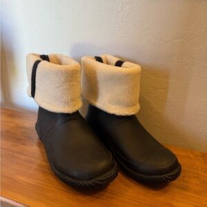*Hunter* Black Winter Boots with Textured Soles - NEW